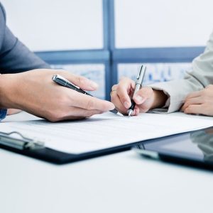 Vì sao pháp lý doanh nghiệp trở thành xu hướng của nghề luật sư? Tìm hiểu vai trò, cơ hội và yêu cầu trong bối cảnh kinh doanh hiện nay.